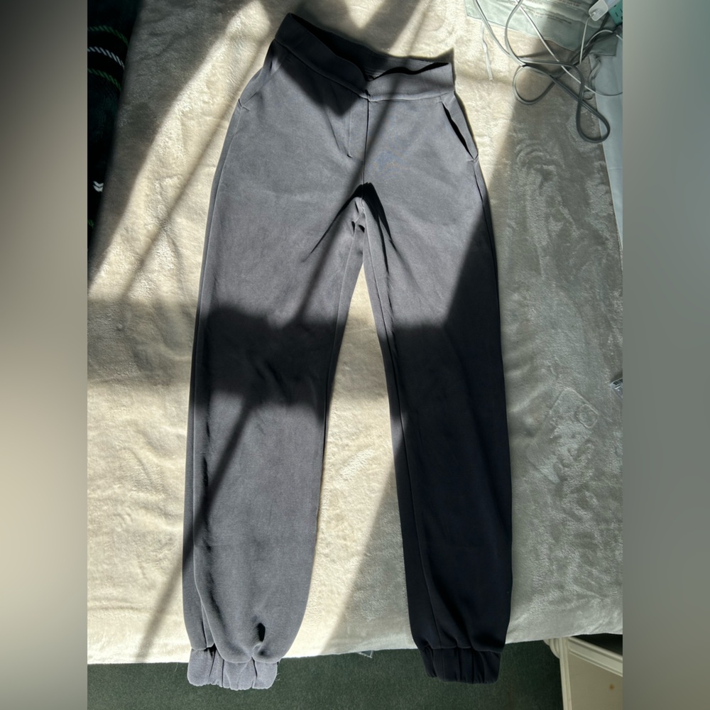 Lululemon Softstreme Relaxed HR Pant - size 4